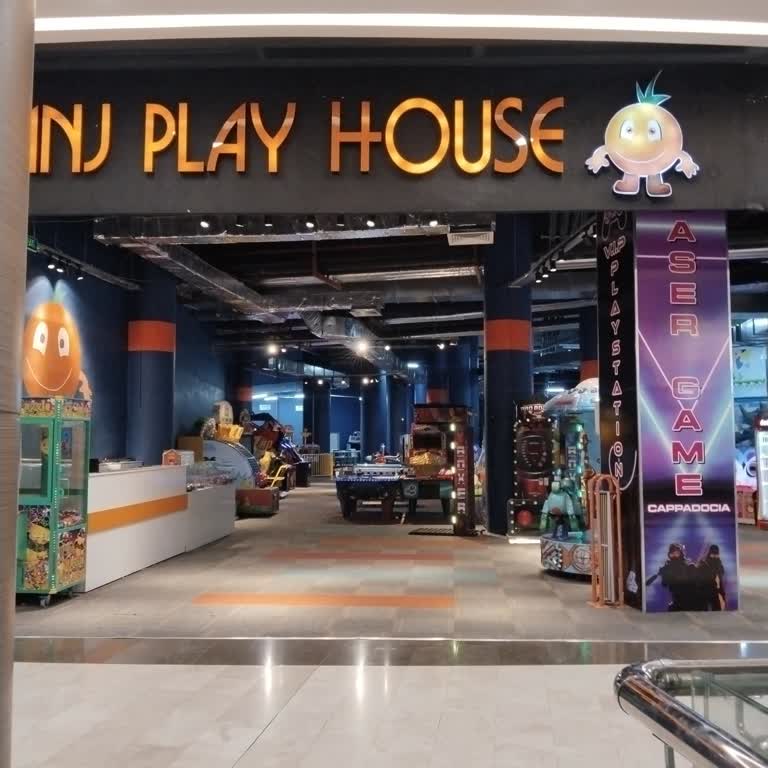 Kapanış Saatinden Önce Oyun Alanından Çıkarıldık