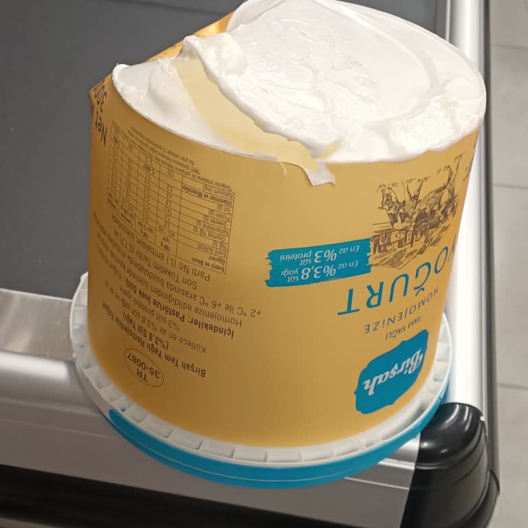 Mağazada Yoğurt Ambalajı Patladı, Yönetici Ve Kasiyer Davranışları Hayal Kırıklığı Yarattı