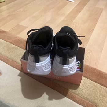 Adidas Ayakkabının Topuk Kısmı Ayağımı Acıttı İnceleme Sonucu Şaşırttı