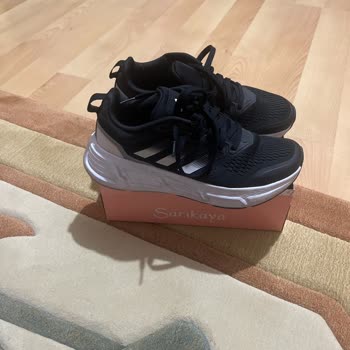 Adidas Ayakkabının Topuk Kısmı Ayağımı Acıttı İnceleme Sonucu Şaşırttı