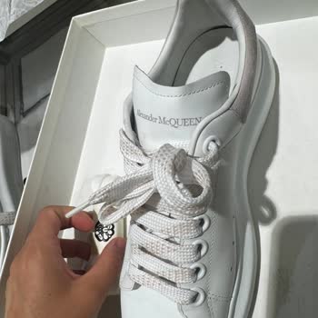 İki Kez Giyilen Lüks Ayakkabıda Soyulma Ve Hatalı İnceleme