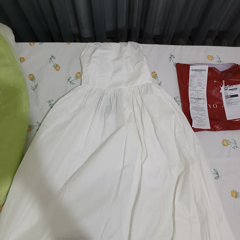 Mezuniyet İçin Alınan Elbise Geç Ve Yanlış Gönderildi, Kumaş Kalitesi Kötüydü