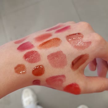 Gratis Mağazasında Tester Sonrası Temizlik İçin Islak Mendil Eksikliği Ve İlgisiz Çalışanlar