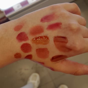 Gratis Mağazasında Tester Sonrası Temizlik İçin Islak Mendil Eksikliği Ve İlgisiz Çalışanlar