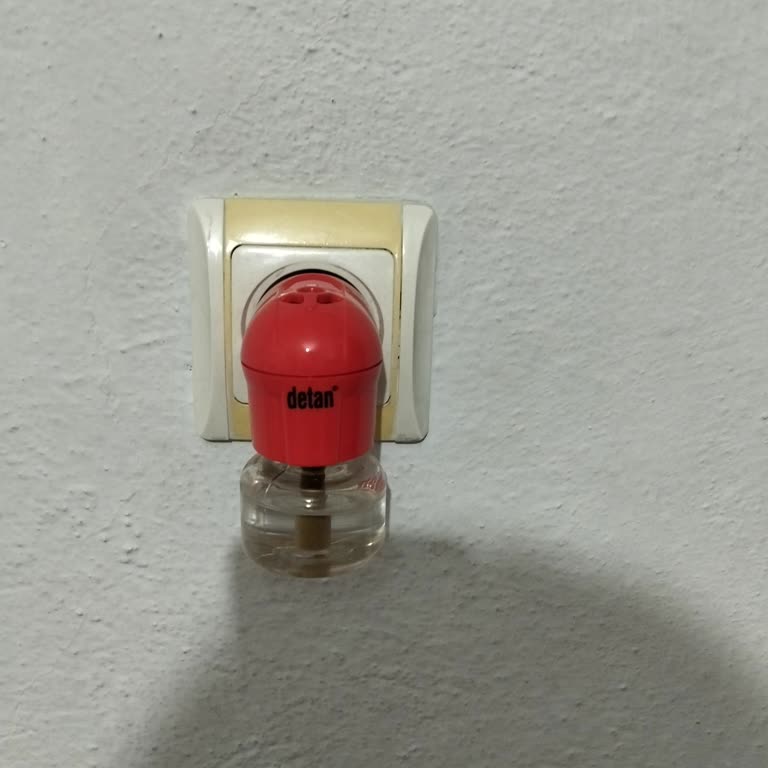 Detan Elektrolikit Sinek Kovucu Etkisiz Kaldı, Sinek Sorunu Çözülmedi