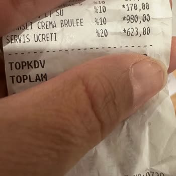 Yemeğimden Sert Cisim Çıktı, Üstüne Yüksek Servis Ve Küver Ücreti Alındı!