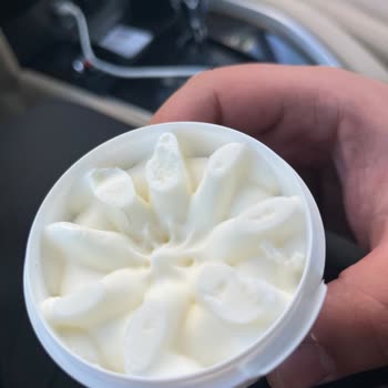 Dondurma İçerisinden Kıl Çıkması Ve İletişim Eksikliği