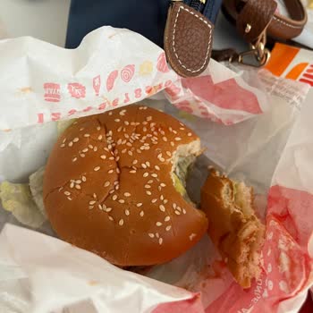 Burger King Sultanbeyli Plato AVM'de Çiğ Köfte Sorunu Ve İlgisiz Hizmet