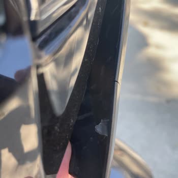 Yetkili Serviste Oluşan Hasarın 3 Ay Boyunca Giderilmemesi Ve Bilgilendirme Eksikliği