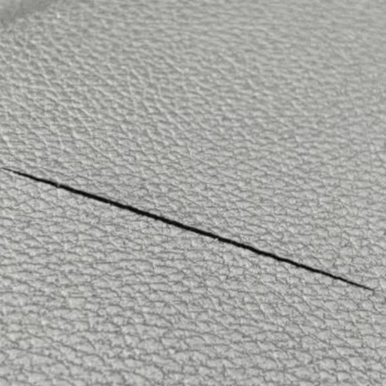 Kia Ceed Torpido Çatlaması İçin Ücretsiz Değişim Talebi