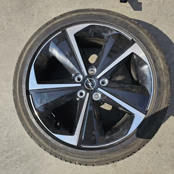 Sıfır Araçta Lastik Faciası: Opel Müşteri Mağduriyeti