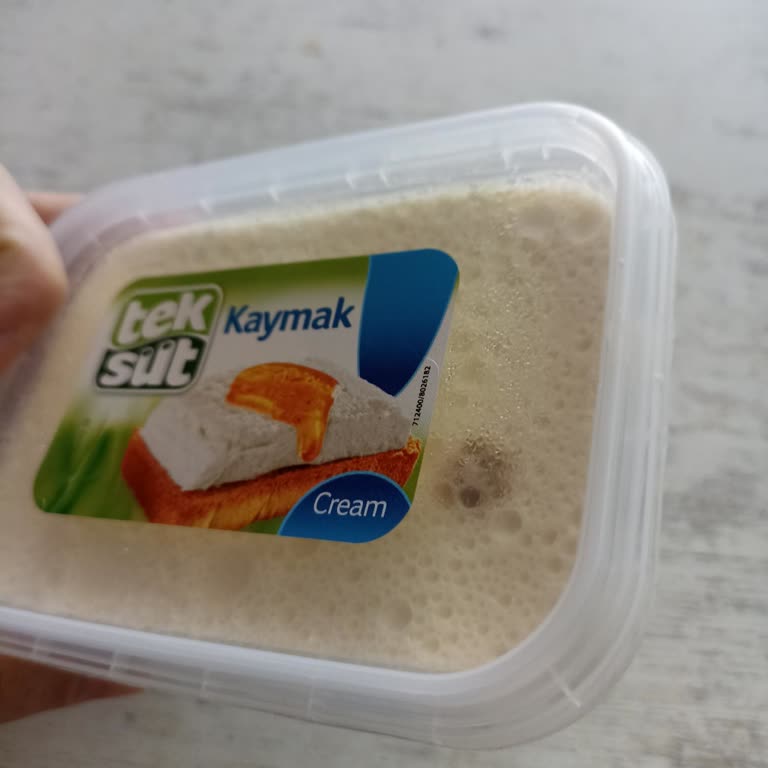 Aldığım Kaymak Ürünü Kutusunda Küflü Çıktı