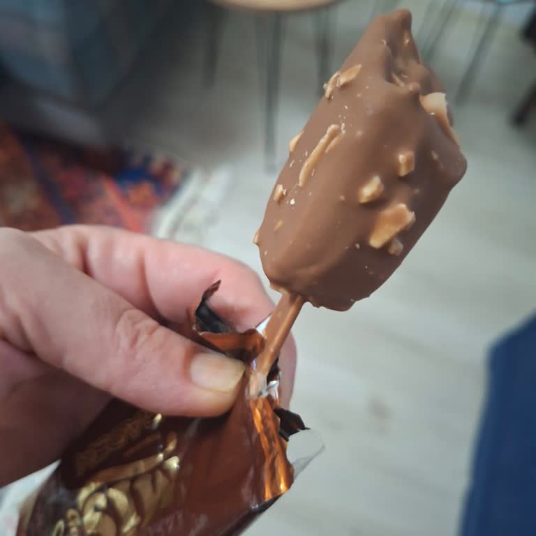 Mis Paketi Açtığımda Dondurmanın Yarısı Yoktu