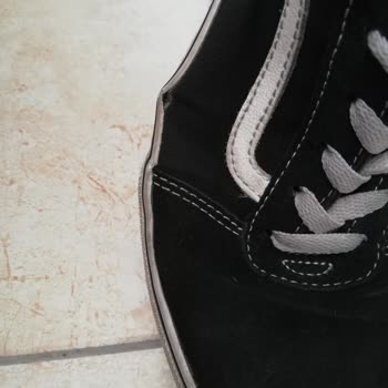 Vans Ayakkabıda Yırtılma Ve Mağazadan İletişim Eksikliği Yaşadım