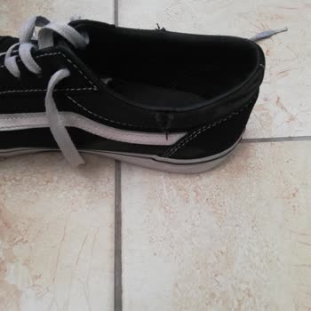 Vans Ayakkabıda Yırtılma Ve Mağazadan İletişim Eksikliği Yaşadım
