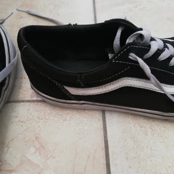Vans Ayakkabıda Yırtılma Ve Mağazadan İletişim Eksikliği Yaşadım