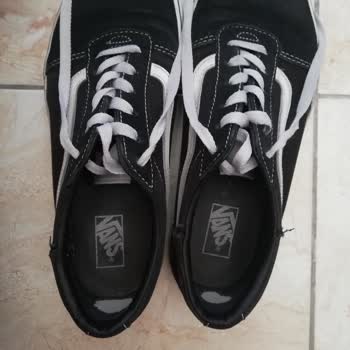 Vans Ayakkabıda Yırtılma Ve Mağazadan İletişim Eksikliği Yaşadım