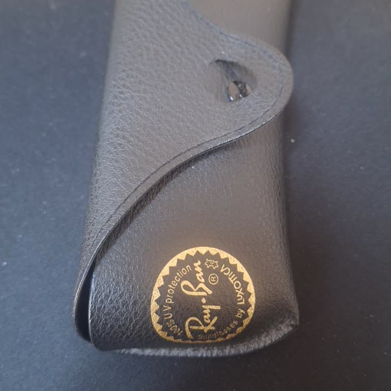 Rayban Gözlük Kabı Kısa Sürede Yırtıldı, Değişim Yapılmadı