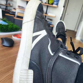 Bir Yıl Dolmadan Rengi Solan Ve Tabanı Delinen Lacoste Ayakkabı Hayal Kırıklığı