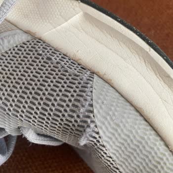 FLO Nike Ayakkabım Kısa Sürede Yırtıldı Garanti Talebim Reddedildi