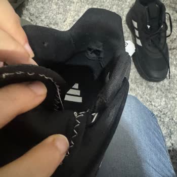 Adidas Ayakkabımın İç Astarı Yırtıldı Garanti Dışı Bırakıldım