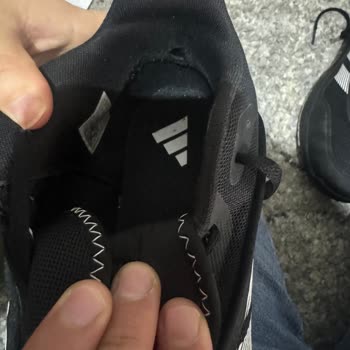 Aldığım Ayakkabının İç Astarı Yırtıldı Mağaza İlgisiz Kaldı