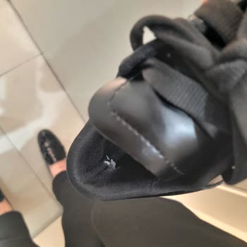 Elle Mağazasından Alınan Ayakkabı 1 Ayda Delindi, Çözüm Sunulmadı