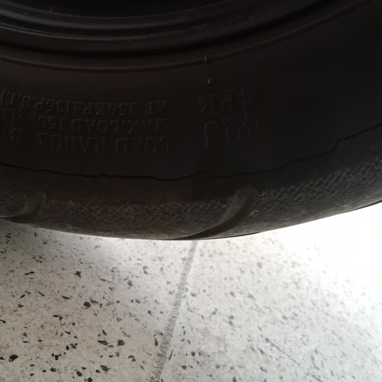 Yeni Alınan Elektrikli Mopedin Lastiğinde Çatlak Ve Garanti Sorunu