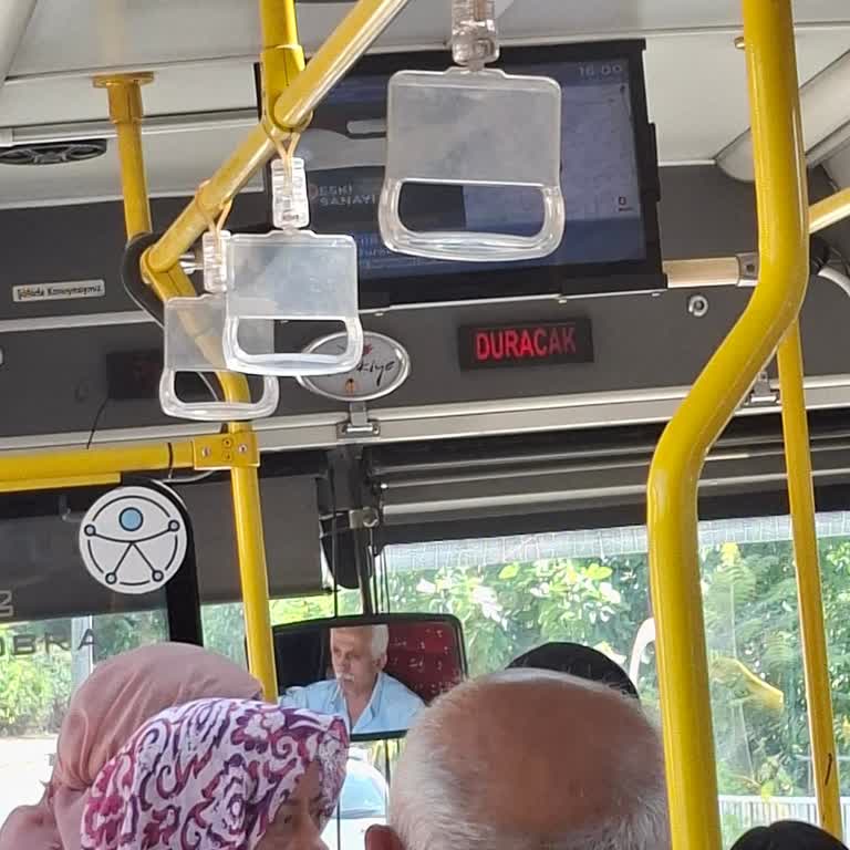 Dalgın Otobüs Şoförü Yüzünden Yanlış Durakta İndirildik