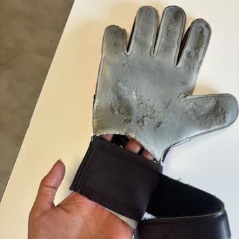 Adidas Kaleci Eldiveninde Kısa Sürede Parçalanma Ve Garanti Sorunu