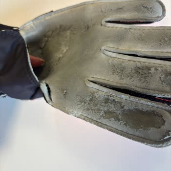 Adidas Kaleci Eldiveninde Kısa Sürede Parçalanma Ve Garanti Sorunu