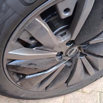 Sıfır Araçta Eksik Jant Kapağı İçin Yüksek Ücret Talebi Mağduriyeti