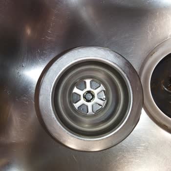 Teka Lavabo Süzgecinin Vidası Kısa Sürede Parçalandı, Yedek Parça Bulamıyoruz