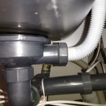 Teka Lavabo Süzgecinin Vidası Kısa Sürede Parçalandı, Yedek Parça Bulamıyoruz