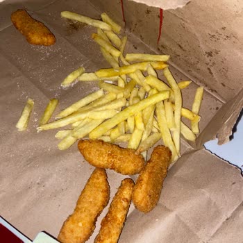 Yanmış Ekmek Ve Bayat Ürünle Gelen Sipariş Hayal Kırıklığı