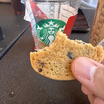 Starbucks Mini Cookies Ürününde Metal Zımba Şoku
