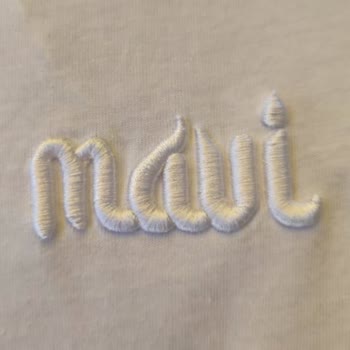 Mavi Tişörtlerde Arapça Allah Yazısı Benzeri Tasarıma Açıklama Bekliyorum