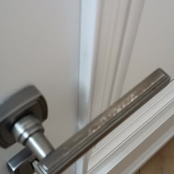 Hafele Kapı Kolları Kısa Sürede Gıcırdadı Ve Soyulmaya Başladı