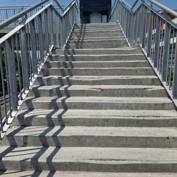 Bayrampaşa Metro Durağındaki Asansör Ve Merdiven Sorunları Yolcuları Mağdur Ediyor