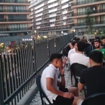 Starbucks Kötü Hizmet Vermekte!
