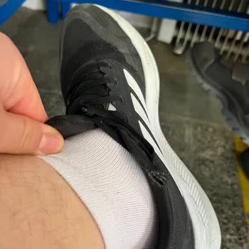 Sporthink Aldığım Ayakkabıda Yırtılma Oldu Çözüm Sunulmadı