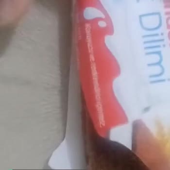 Kinder Süt Dilim Keki Yarık Yarık Ve Bozuktu!