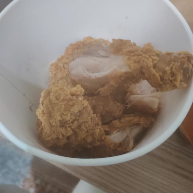 Bayat Ve Kokan Tavuklar, Muhatap Bulunamıyor, Sağlığımız Tehlikede