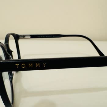Elegance Optikten Alınan Tommy Gözlüğün Çerçevesi Kırıldı Garanti Dışı Bırakıldı