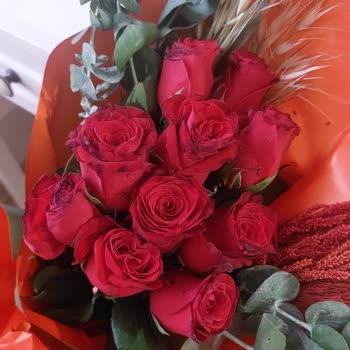Mezuniyet Hediyesi İçin Gönderilen Çiçek Bozuk Ve Küflü Geldi