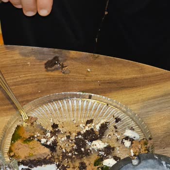 Satın Aldığım Pastadan Saç Çıkması Ve Güven Sorunu