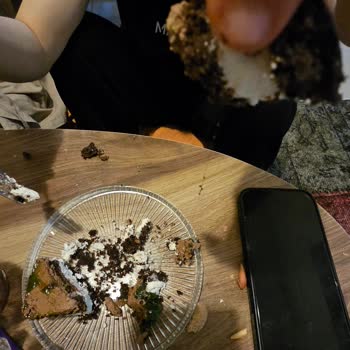 Satın Aldığım Pastadan Saç Çıkması Ve Güven Sorunu