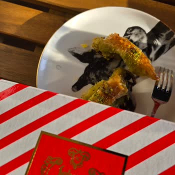 Şekerci Cafer Erol Tatlıda Demir Tel Ve Kıl Çıkması Hijyen Endişesi Yarattı!