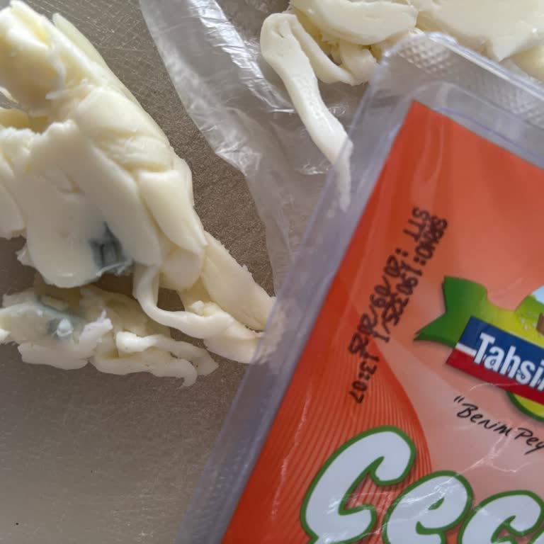 Son Kullanma Tarihi Geçmemiş Peynirin Küflenmesi Şaşkınlık Yarattı