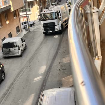 Çöp Konteyneri Yanındaki Atıkların Toplanmaması Ve Temizlik Sorunu